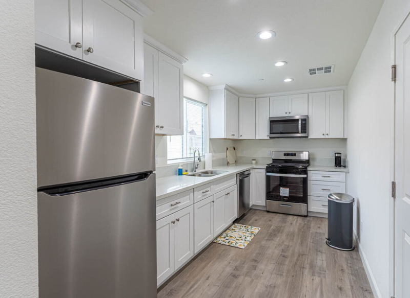 866 N Edgemont St #866 - Photo 4 of 18