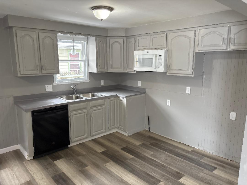 190 Aurora Ave - Photo 2 of 12