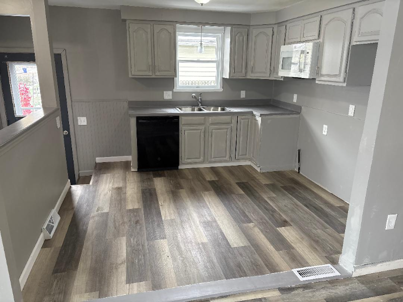 190 Aurora Ave - Photo 5 of 12