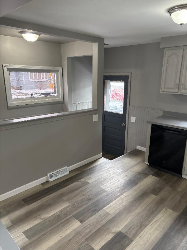 190 Aurora Ave - Photo 6 of 12