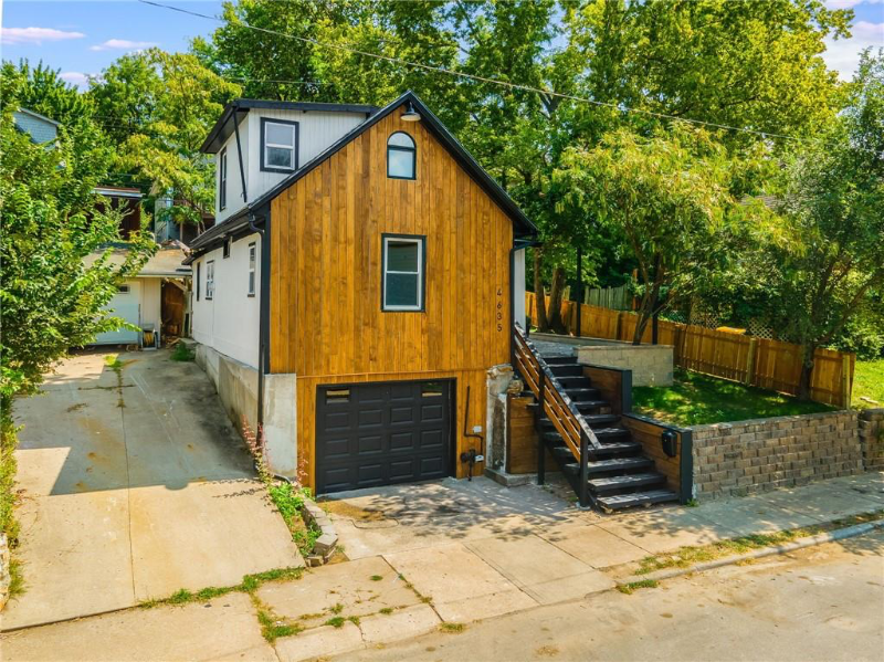 4635 Genessee St - Photo 2 of 18
