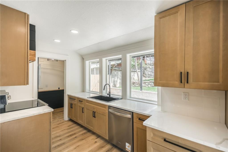 4635 Genessee St - Photo 3 of 18