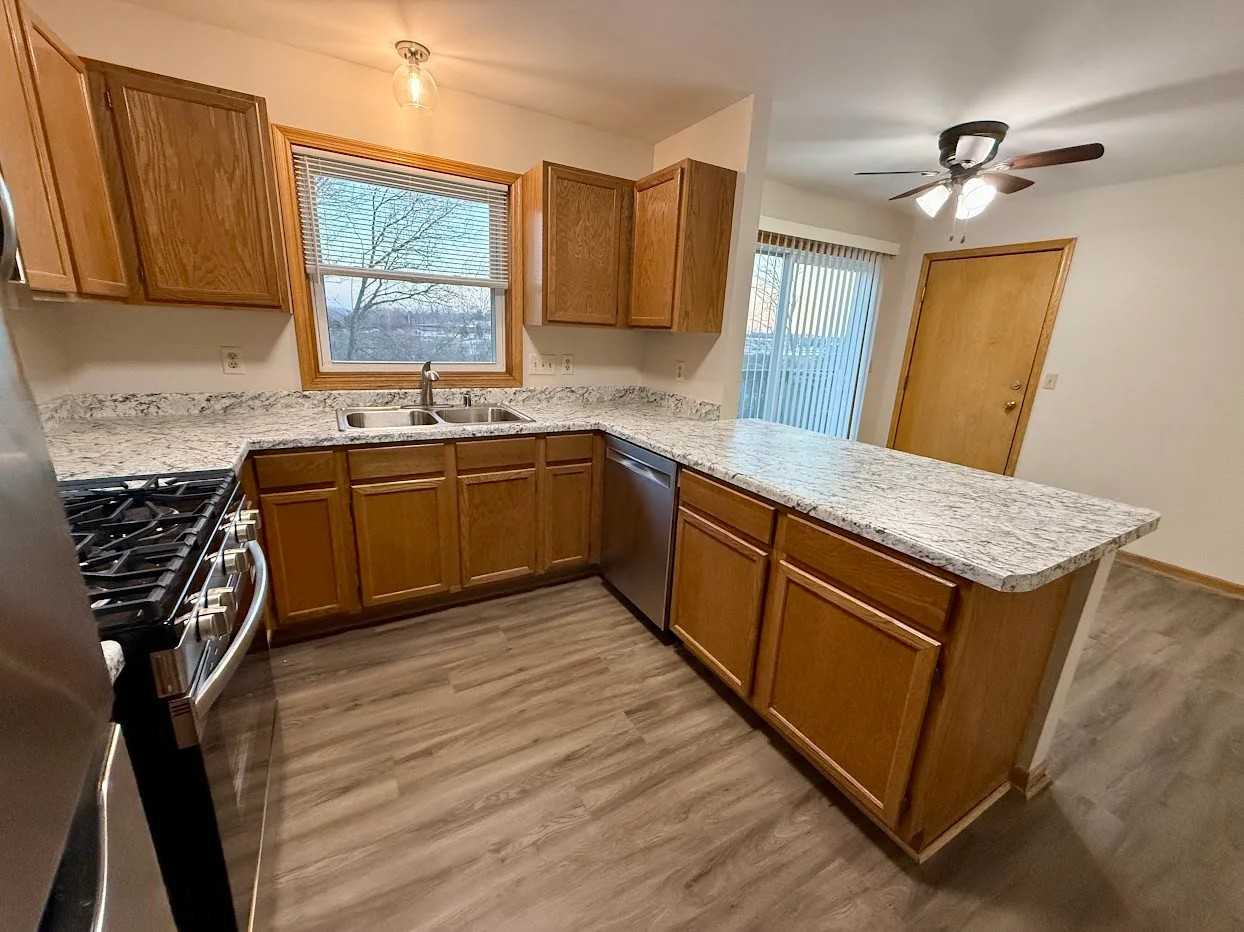 2042 Cliff Alex Ct S #3 - Photo 4 of 27