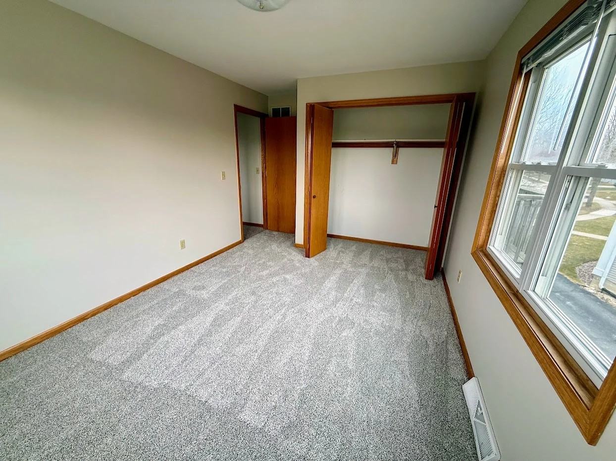 2042 Cliff Alex Ct S #3 - Photo 5 of 27