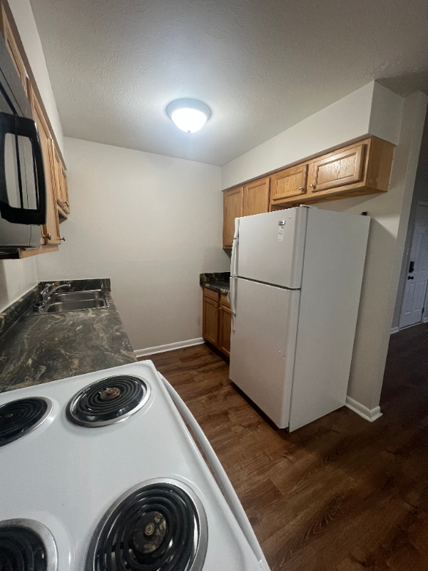 147 Lakeshore Dr #2 - Photo 7 of 7