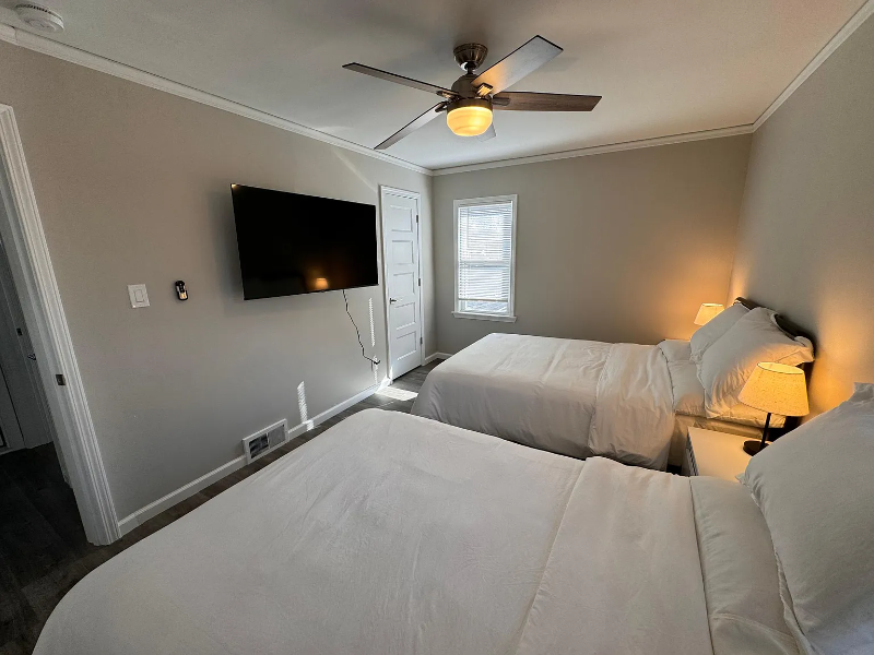 1607 Catalpa Dr - Photo 3 of 10