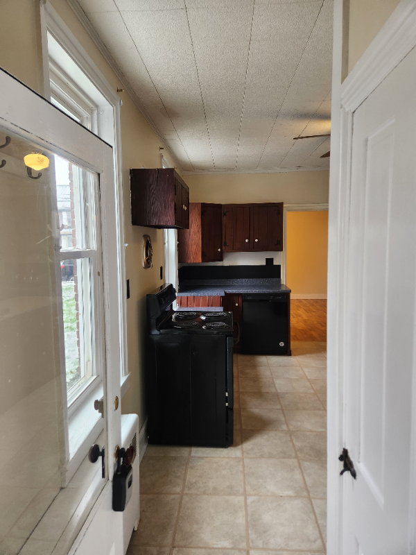 119 S River St #B - Photo 2 of 18