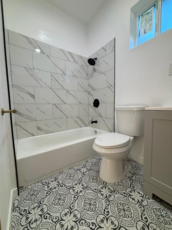 1628 W 24th St - Photo 3 of 5