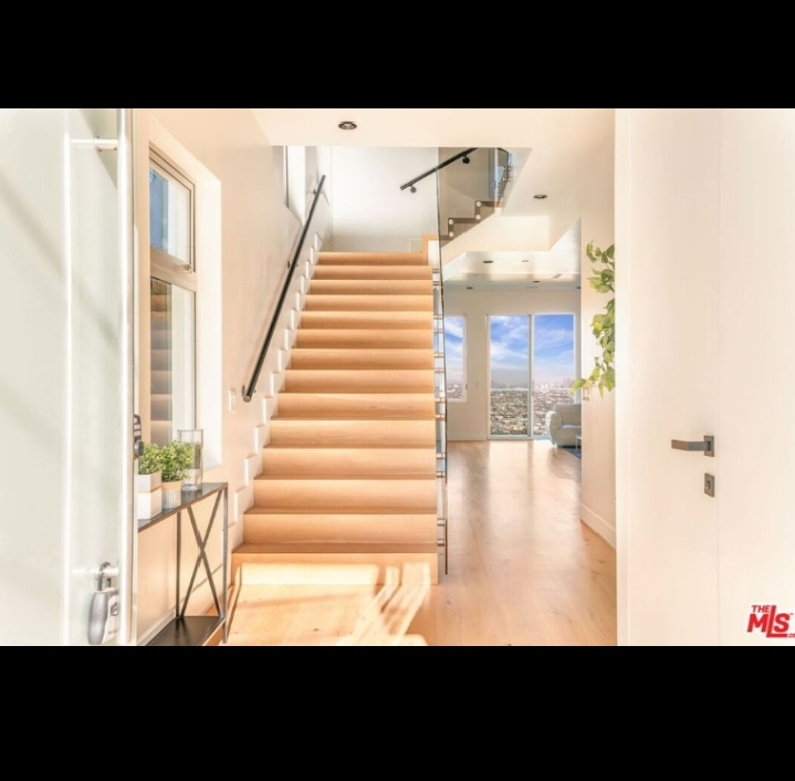 1610 Viewmont Dr - Photo 2 of 20