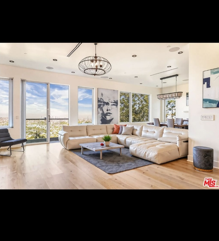 1610 Viewmont Dr - Photo 4 of 20