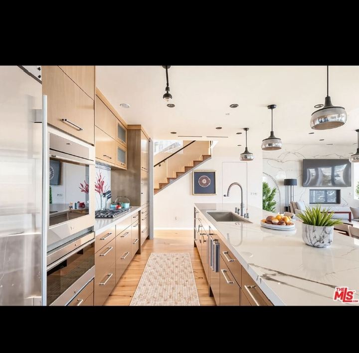 1610 Viewmont Dr - Photo 7 of 20