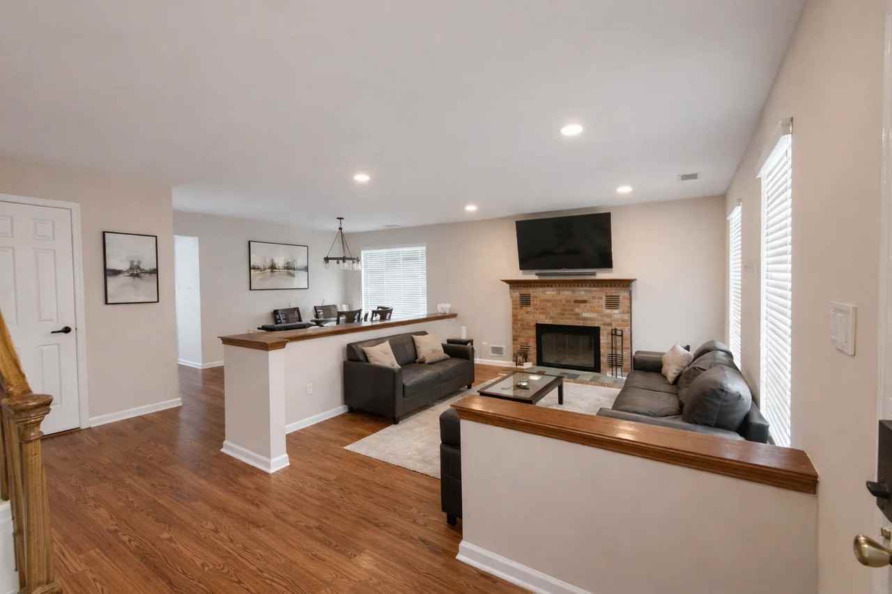 230 Perth Hill Ct - Photo 3 of 16