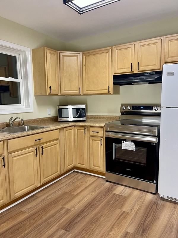 919 Gray St - Photo 2 of 15