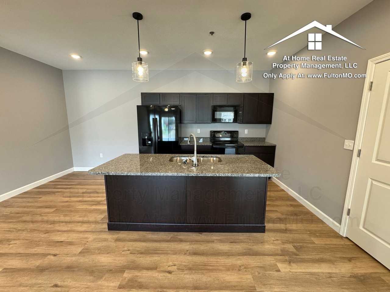 2610 N Bluff St - Photo 5 of 25