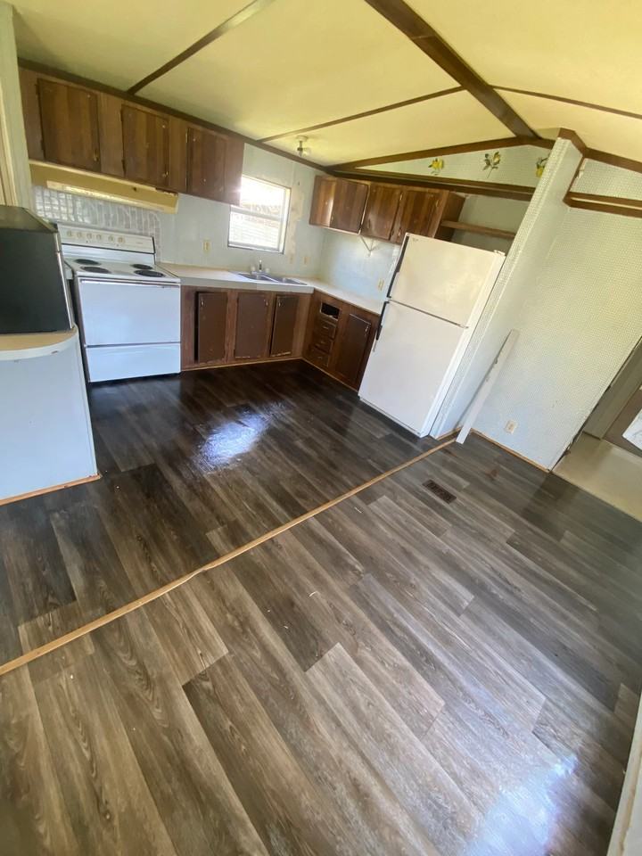 100 Lunsford Cir - Photo 3 of 9