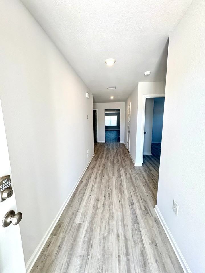 293 Cades Ct - Photo 3 of 27