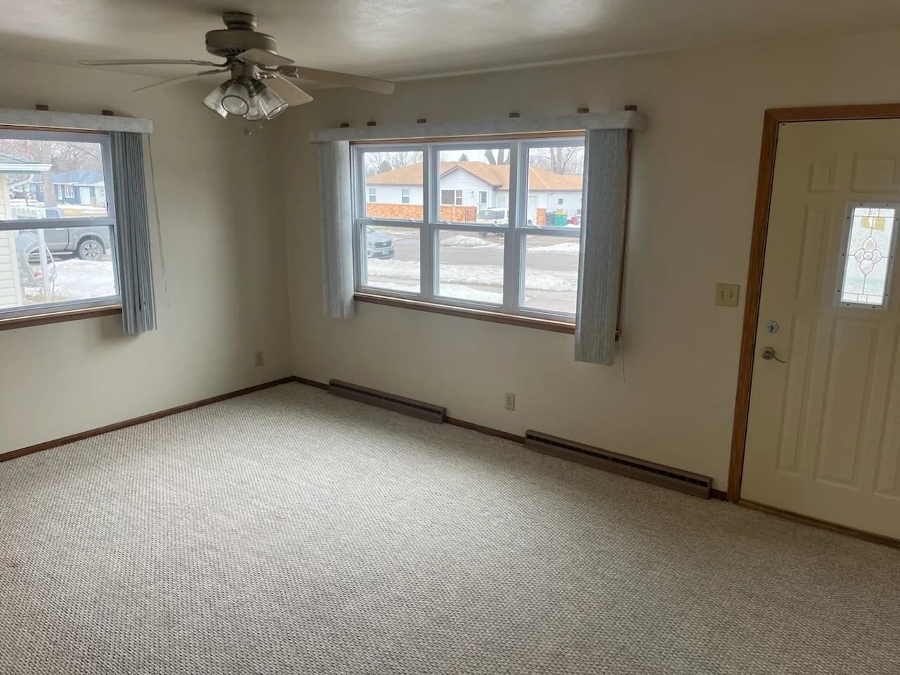 1813 Ryan Dr - Photo 2 of 6