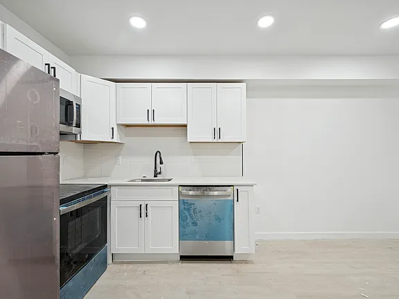 52 N 52nd St #10 - Photo 2 of 20
