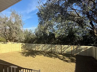 676 Overland Dr - Photo 2 of 9