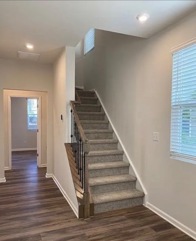 3010 Pirates Pl - Photo 6 of 13