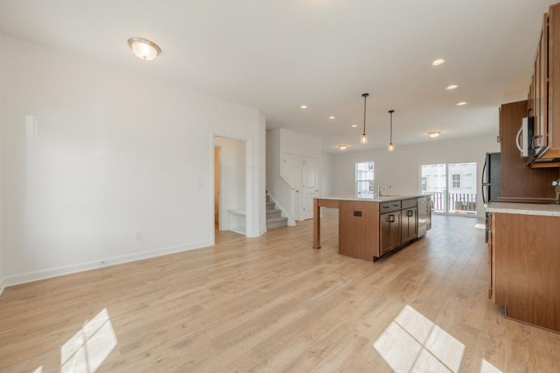 1041 Balsam Ln - Photo 4 of 12