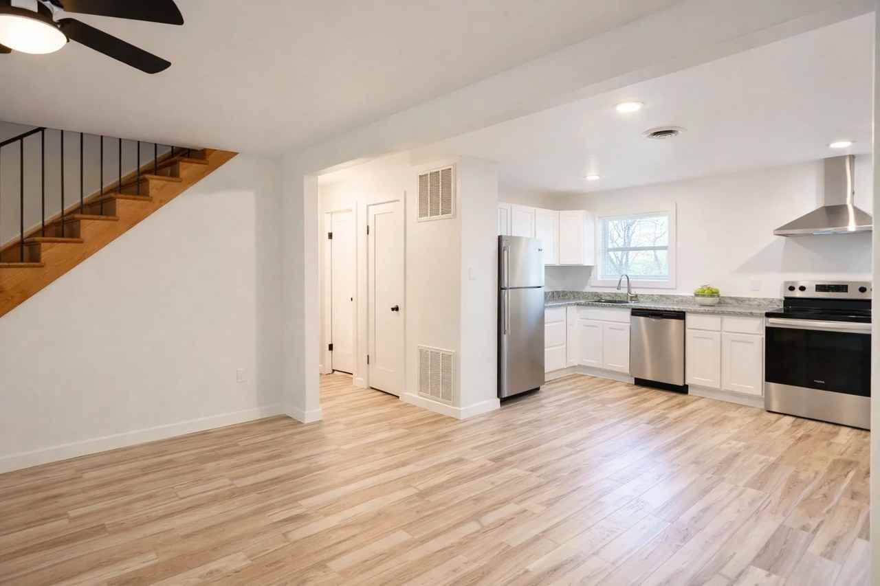 2122 Sun Cir - Photo 2 of 15