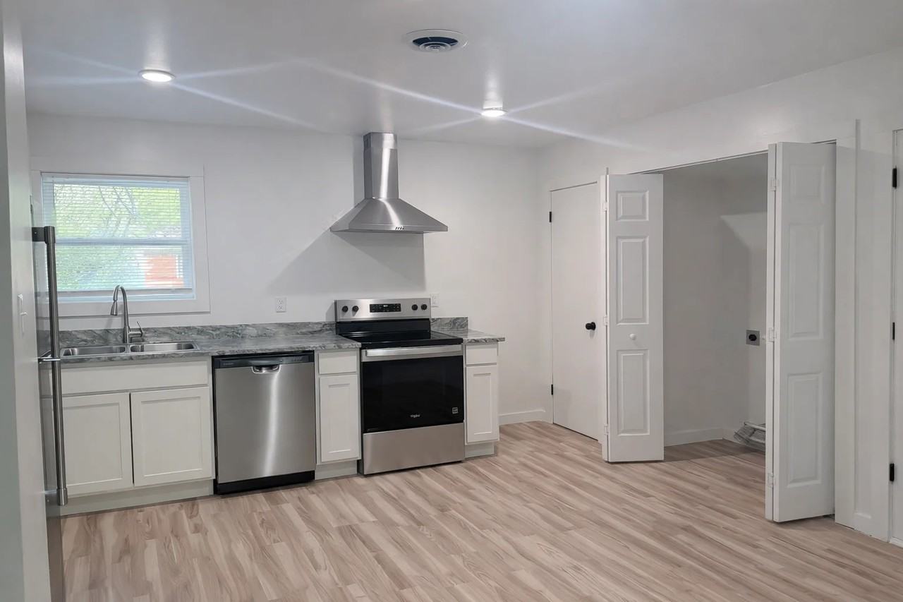 2122 Sun Cir - Photo 4 of 15