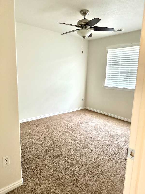 1295 Se - Photo 2 of 9