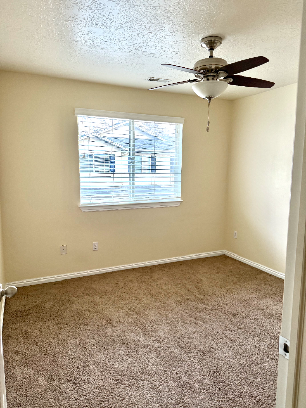 1295 Se - Photo 3 of 9