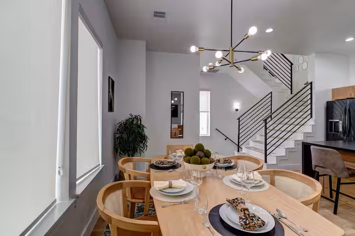 3008 Delano St #B - Photo 3 of 15