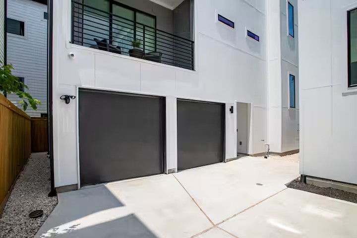 3008 Delano St #B - Photo 5 of 15