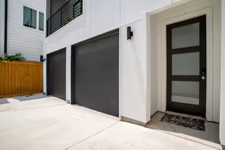 3008 Delano St #B - Photo 6 of 15