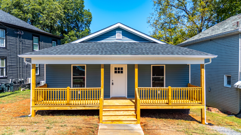 2410 Poplar St - Photo 3 of 40