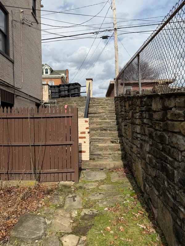 516 1/2 Front St - Photo 2 of 13