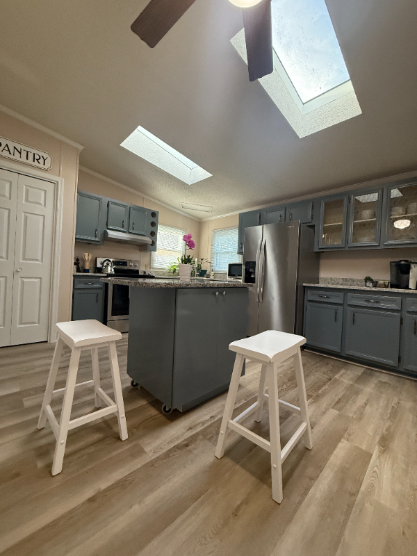 234 Robbins Rd - Photo 5 of 7