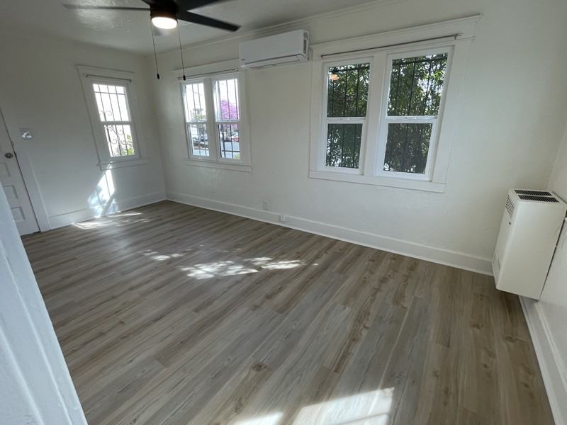 515 N Burlington Ave - Photo 5 of 20