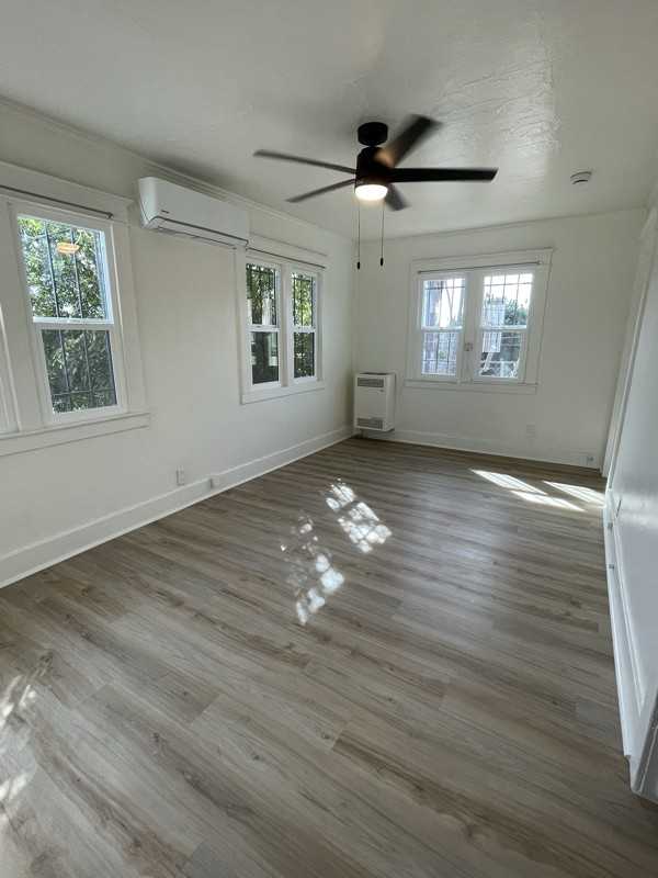 515 N Burlington Ave - Photo 7 of 20