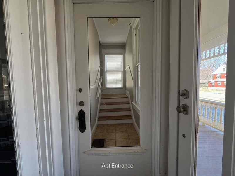 1112 E Walnut St #2 - Photo 3 of 36