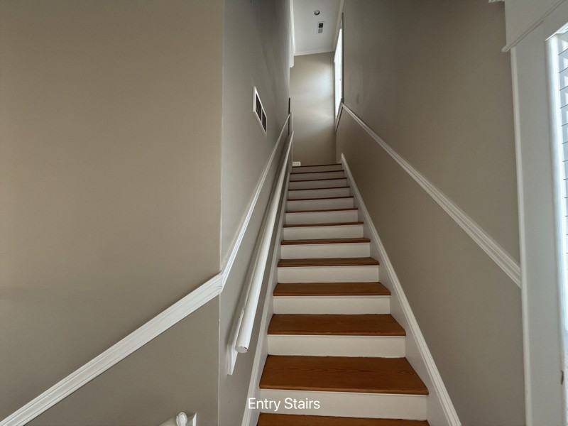 1112 E Walnut St #2 - Photo 4 of 36