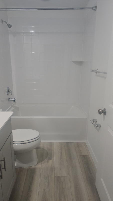 4381 Riverbend Blvd - Photo 3 of 17