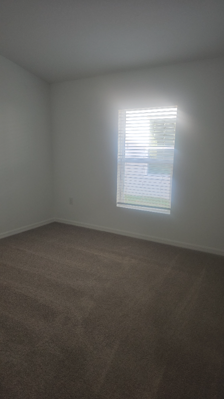 4381 Riverbend Blvd - Photo 6 of 17