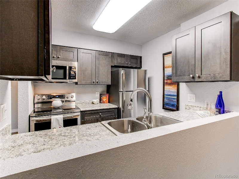 14892 E Kentucky Dr - Photo 3 of 8