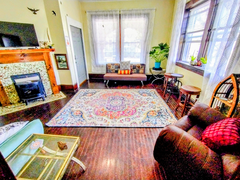 311 12th St - Photo 3 of 18