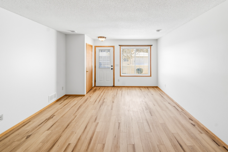 8427 Yukon Cir N - Photo 3 of 20