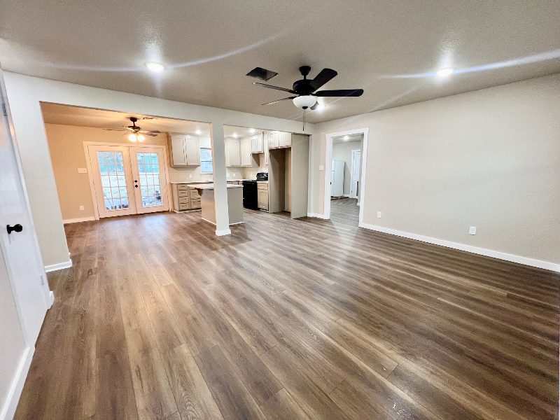 506 Mary St - Photo 4 of 14