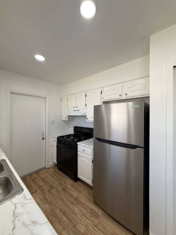 5419 Lake Grove Dr - Photo 5 of 20