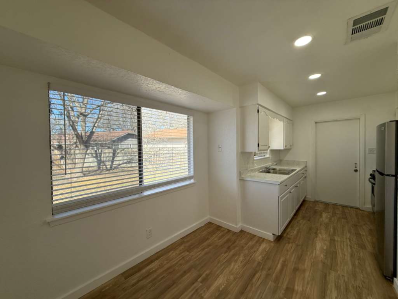 5419 Lake Grove Dr - Photo 7 of 20