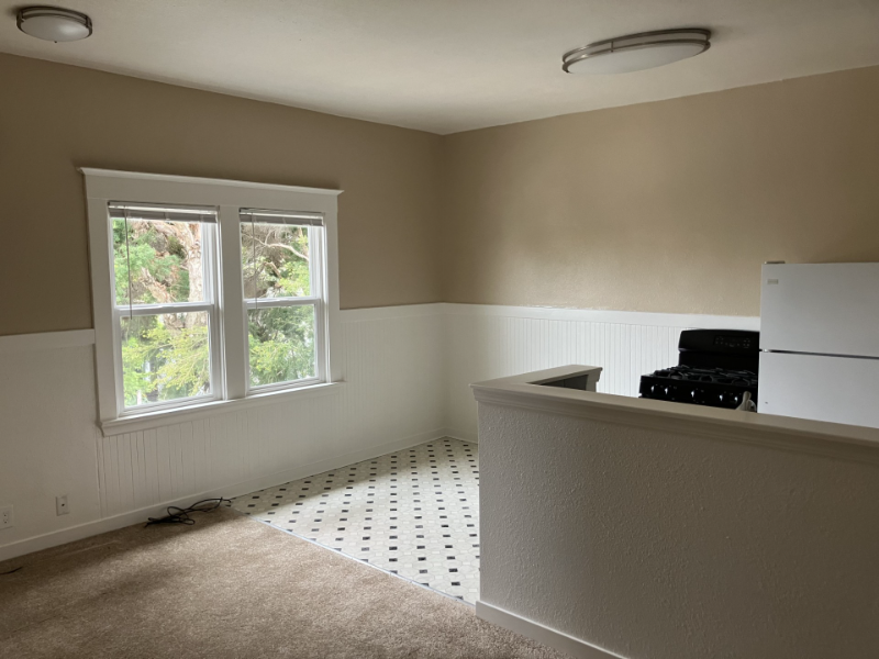 1526 Everett St #4 - Photo 4 of 13