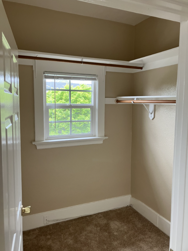 1526 Everett St #4 - Photo 5 of 13