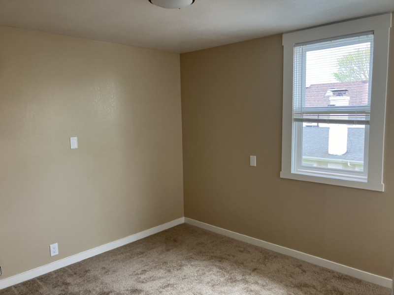 1526 Everett St #4 - Photo 6 of 13